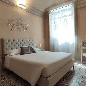 https://lo-strullo.it-tuscanyhotel.com